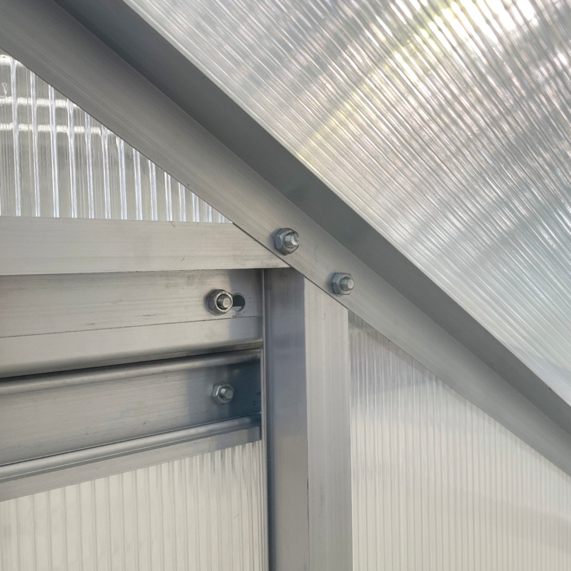 6' x 4' Aluminum Lean-to Greenhouse Polycarbonate Walk-in Garden Greenhouse with Adjustable Roof Vent, Rain Gutter and Sliding Door for Winter, Clear - Clear - Image 8