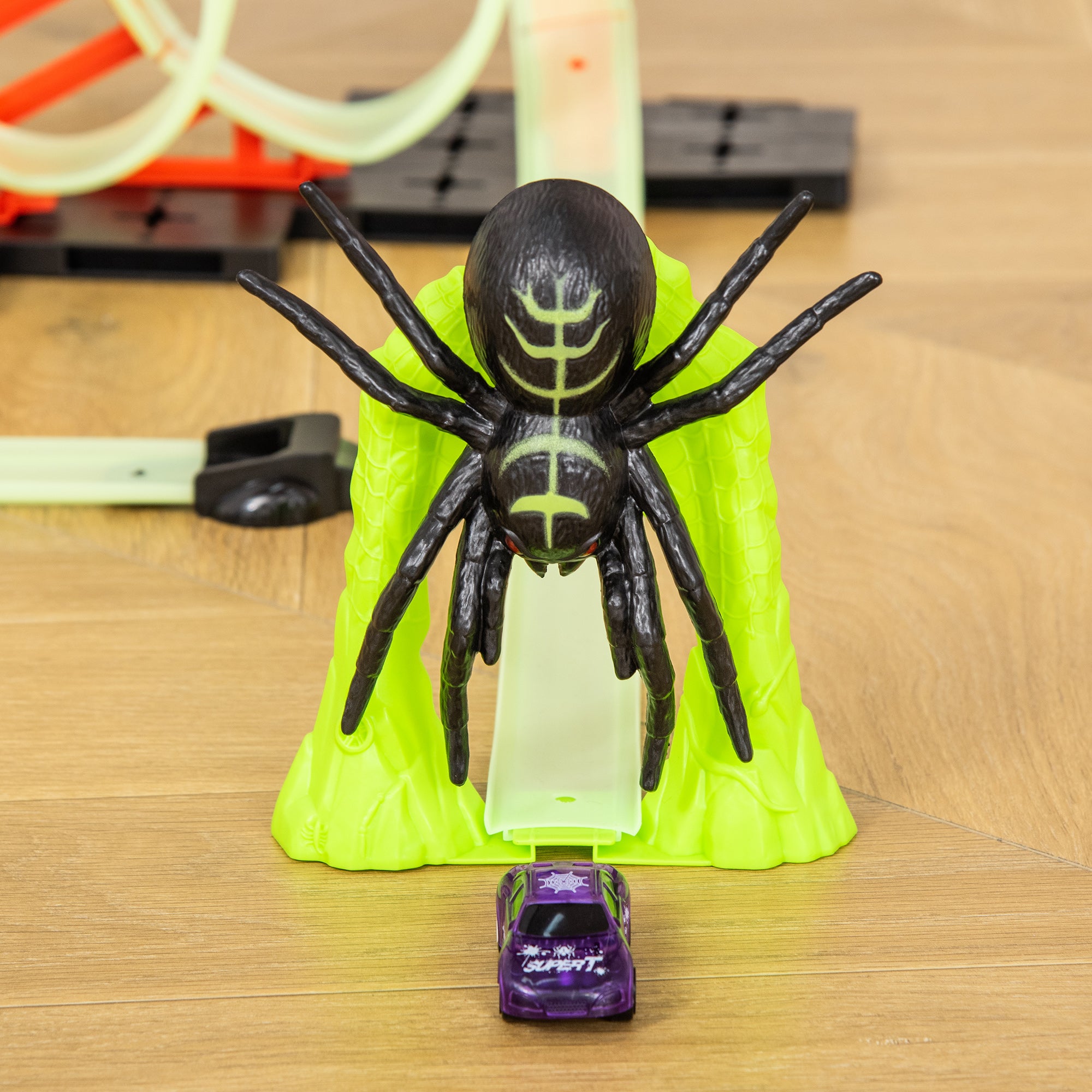 Track Builder Loop Kit Criss-Cross Glowing Race Track Toy Set Spooky Spider Fun Starter Kit, with Pull-back Car for Kids 3-6 years old, Lime Green