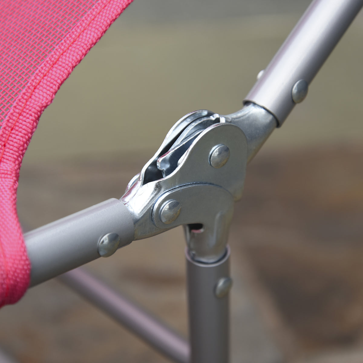 Folding Chaise Lounge Chair, Pool Sun Tanning Chair, Outdoor Lounge Chair with Reclining Back, Breathable Mesh Seat, Headrest for Beach, Yard, Patio, Pink