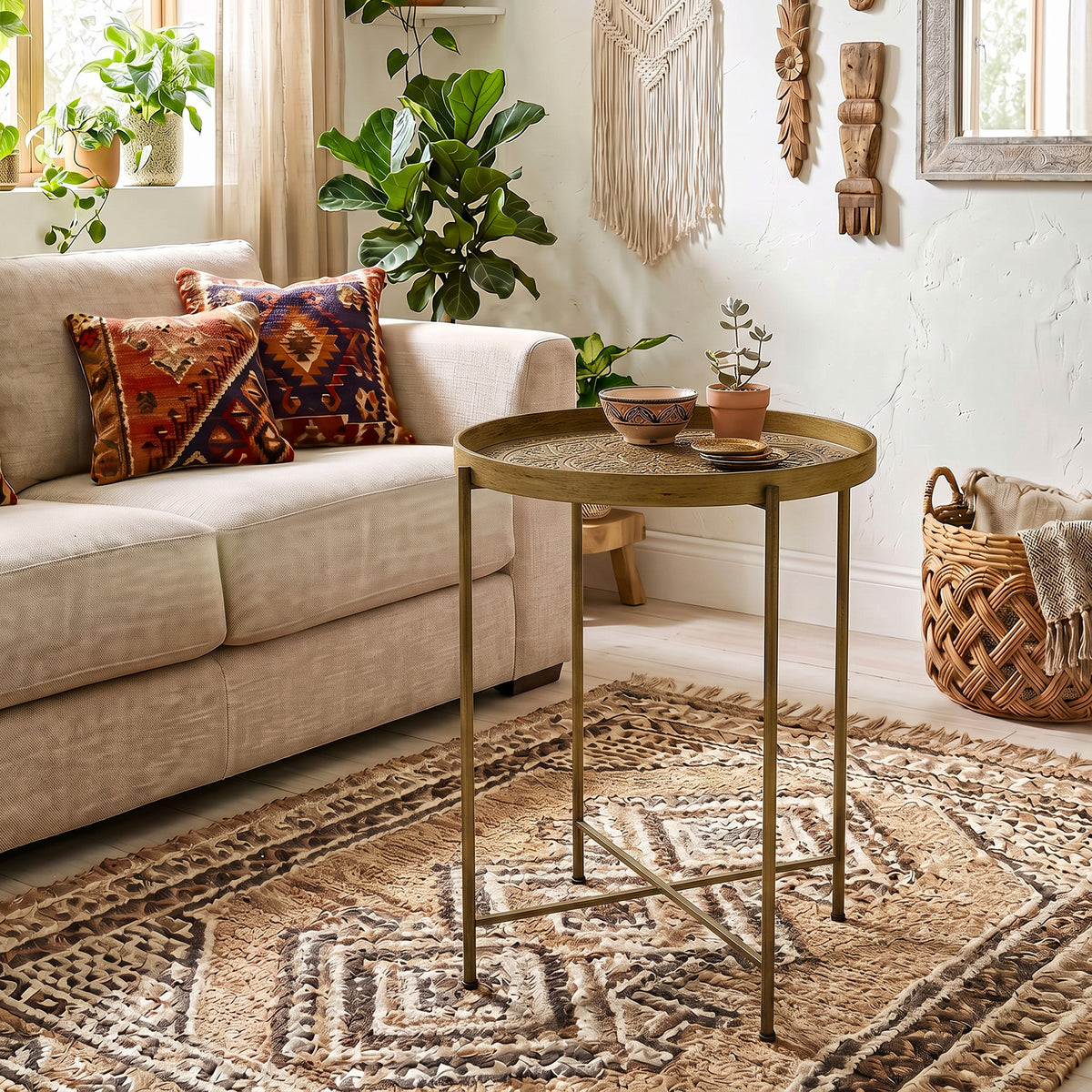 Coffee Table for Living Room, 18" Round Center Table with Hammered Tray Top and Metal Frame for Bedroom, Gold