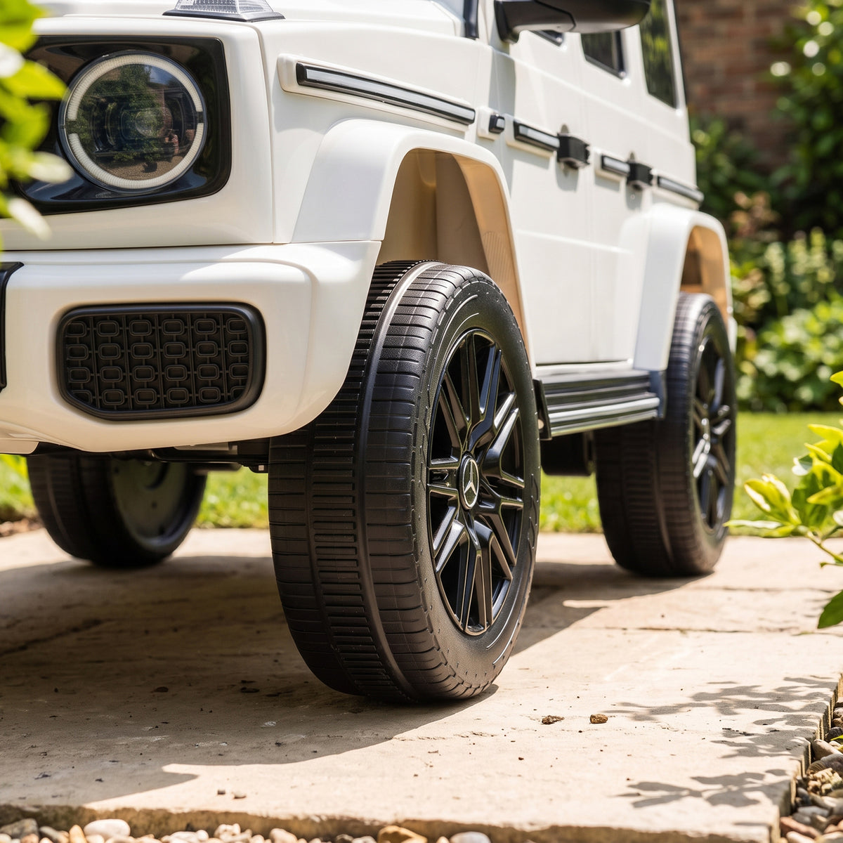 Licensed Mercedes-Benz G580 12V Kids Ride On Car with Remote, Soft Start, Headlights, Seat Belt, Music, USB, Horn, White