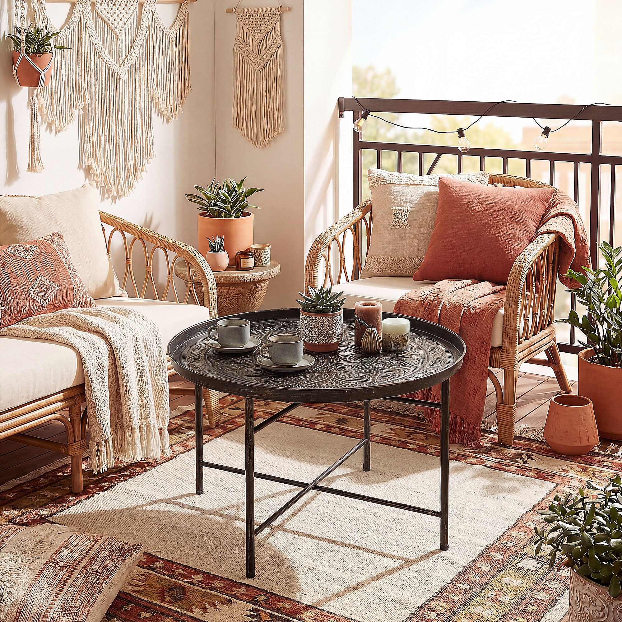 Coffee Table for Living Room, 24" Round Center Table with Hammered Tray Top and Metal Frame for Bedroom, Pewter